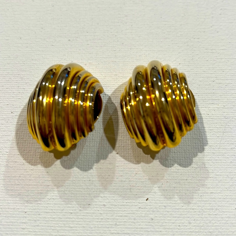 Clip earrings